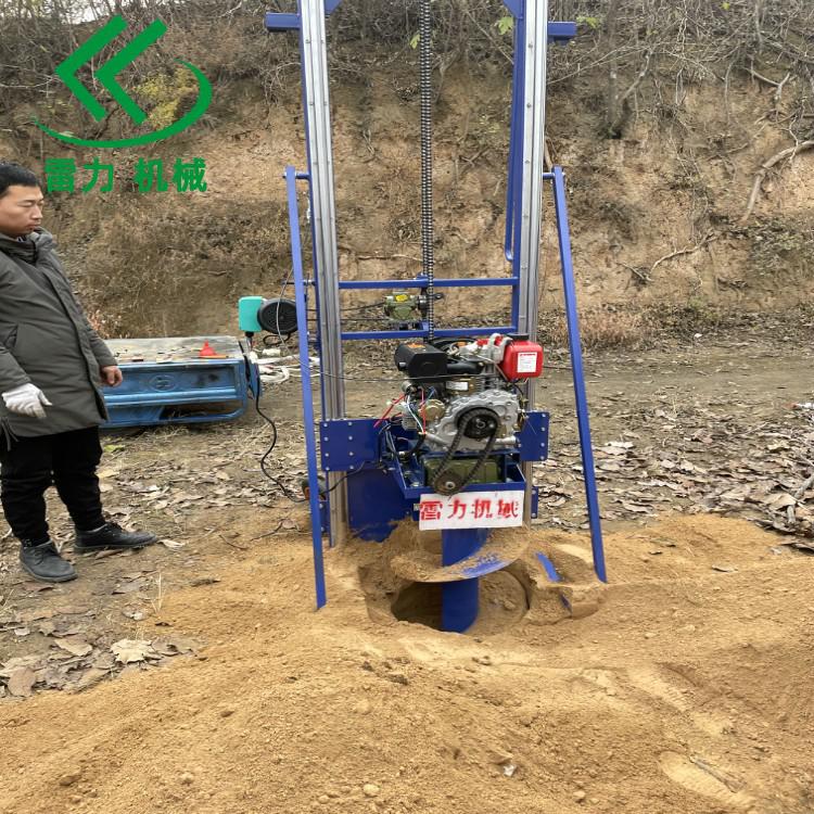 打樁鑽(zuàn)孔機.jpg 打樁鑽孔機.jpg