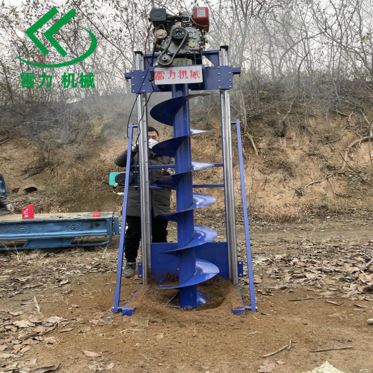 栽通訊電線杆挖坑機超強（qiáng）助攻
