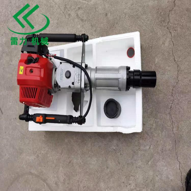 小（xiǎo）型打樁機光伏支柱深入鑽孔